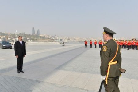 Prezident İlham Əliyev Dövlət Bayrağı Meydanında olub