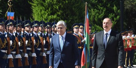 Qazaxıstan Prezidenti Kasım-Jomart Tokayevin rəsmi qarşılanma mərasimi olub