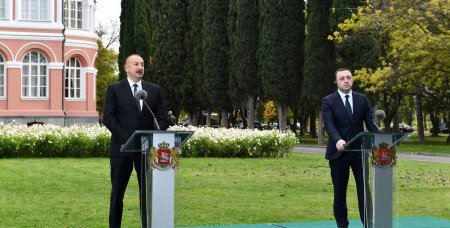 Azərbaycan Prezidenti və Gürcüstanın Baş naziri mətbuata bəyanatlarla çıxış ediblər