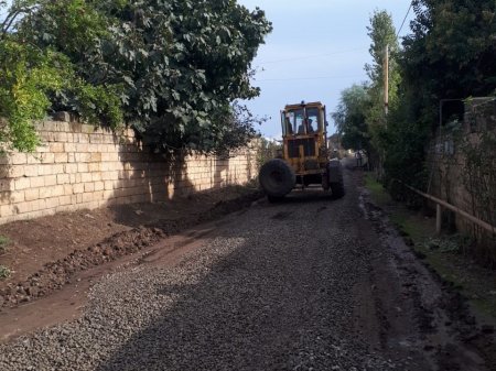 Masallının Qızılağac kəndində yollar təmir olunur