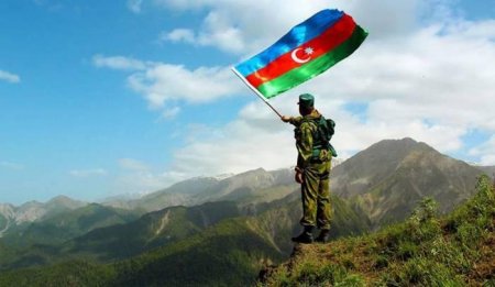 9 Noyabr- Azərbaycan Respublikasının Dövlət Bayrağı Günü