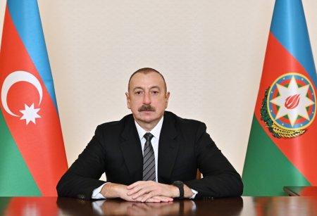 Azərbaycan Prezidentinə yazırlar