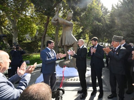 Prezident İlham Əliyev abidə açılışında iştirak etmişdir