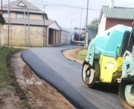 Şatıroba kəndində kənddaxili yola asfalt örtüyü döşənmişdir