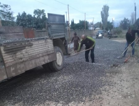 Qızılağac kəndində daxili yollar təmir olunur