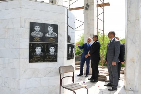 Masallıda rayon rəhbəri Ərkivan qəsəbə şəhidlər abidəsində