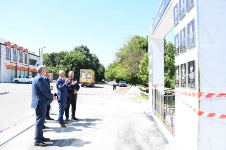 Rayon rəhbəri Şəhidlər Abidə Kompleksinə baxış keçirib