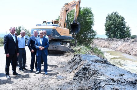 Boradigah qəsəbəsində çay və suaparıcı kanallarda təmizlik işləri aparılır 