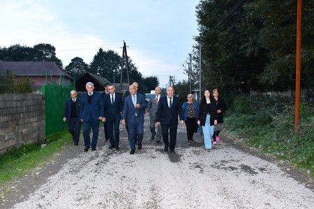 Rayon rəhbəri Mahmudavar kəndində yola baxış keçirib