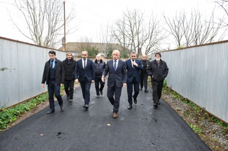 Rayon rəhbəri Göyəçöl kəndində I Qarabağ Müharibəsi şəhidi Nicat Həsənovun adını daşıyan küçədə aparılan asfaltlanma işlərinə baxış keçirib