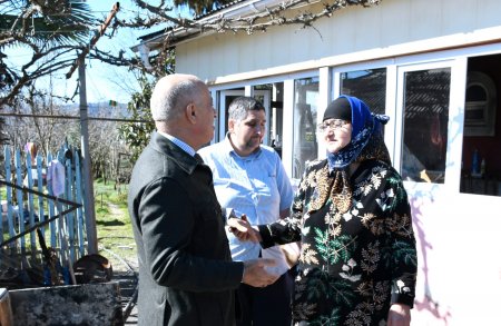 Masallı rayon rəhbəri yanğın nəticəsində zərər görmüş evdə aparılan təmir işləri ilə tanış olub