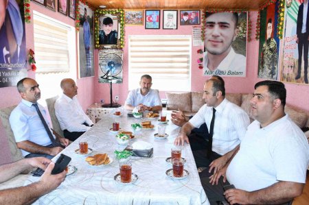 Rayon rəhbəri Sığdaş kəndində Vətən müharibəsi şəhidi Amid Salayevin ailəsini ziyarət edib