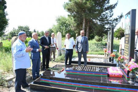 Rayon rəhbəri Təklə ərazisində şəhid məzarlarını ziyarət etdi 24.07.2026