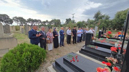Rayon rəhbəri Viləş ərazisində şəhid məzarlarını ziyarət etdi