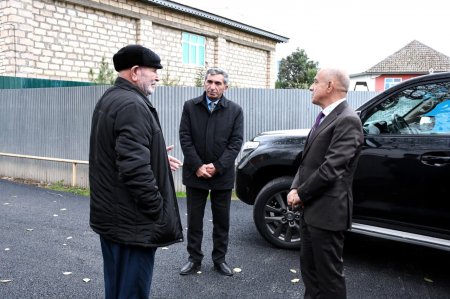 Rayon rəhbəri Xoşçobanlı kəndində Vətən Müharibəsi şəhidi Məmmədağa Bağırovun adını daşıyan küçədə aparılan asfaltlanma işlərinə baxış keçirib