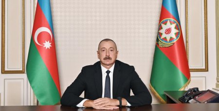 Azərbaycan prezidetinə yazırlar