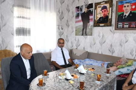 Rayon rəhbəri Çaxırlı kəndində şəhid ailəsini ziyarət edib