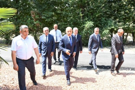Rayon rəhbəri Ərkivan qəsəbə ərazisinin Allahyarlı kəndində asfalt örtüyü döşənən avtomobil yoluna baxış keçirib