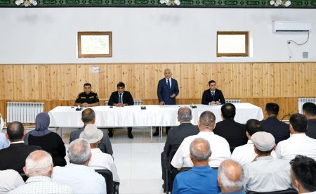 Rayon rəhbəri Viləş ərazisində səyyar qəbul keçirib
