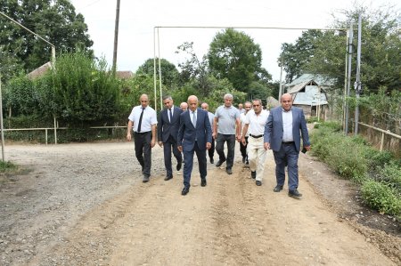 Rayon rəhbəri Ninəlov kəndində daxili yolların cari təmiri ilə tanış olub