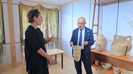 Masallı Rayon İcra Hakimiyyətinin başçısı həsirçiliklə məşğul olan qadınlarla görüşüb