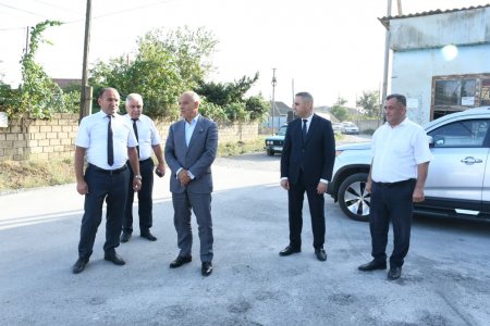 Masallı Rayon İcra Hakimiyyətinin başçısı Araz Əhmədov Həsənli kəndində aparılan asfaltlaşdırma işləri ilə tanış olub