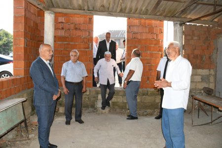 Rayon rəhbəri Sığdaş kəndində inşa olunan Ağsaqqallar evində aparılan işlərlə tanış olub