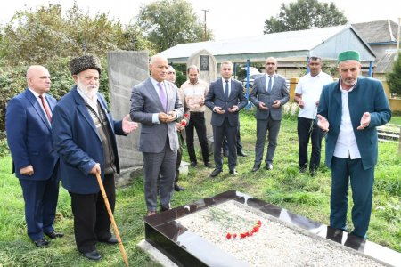 Rayon rəhbəri Səmədxanlı ərazisində şəhid məzarlarını ziyarət etdi 21.10.2026